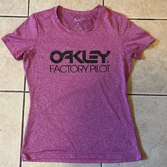 NEW Women’s Oakley Factory Pilot T-Shirt PINK Size SMALL - Picture 1 of 3
